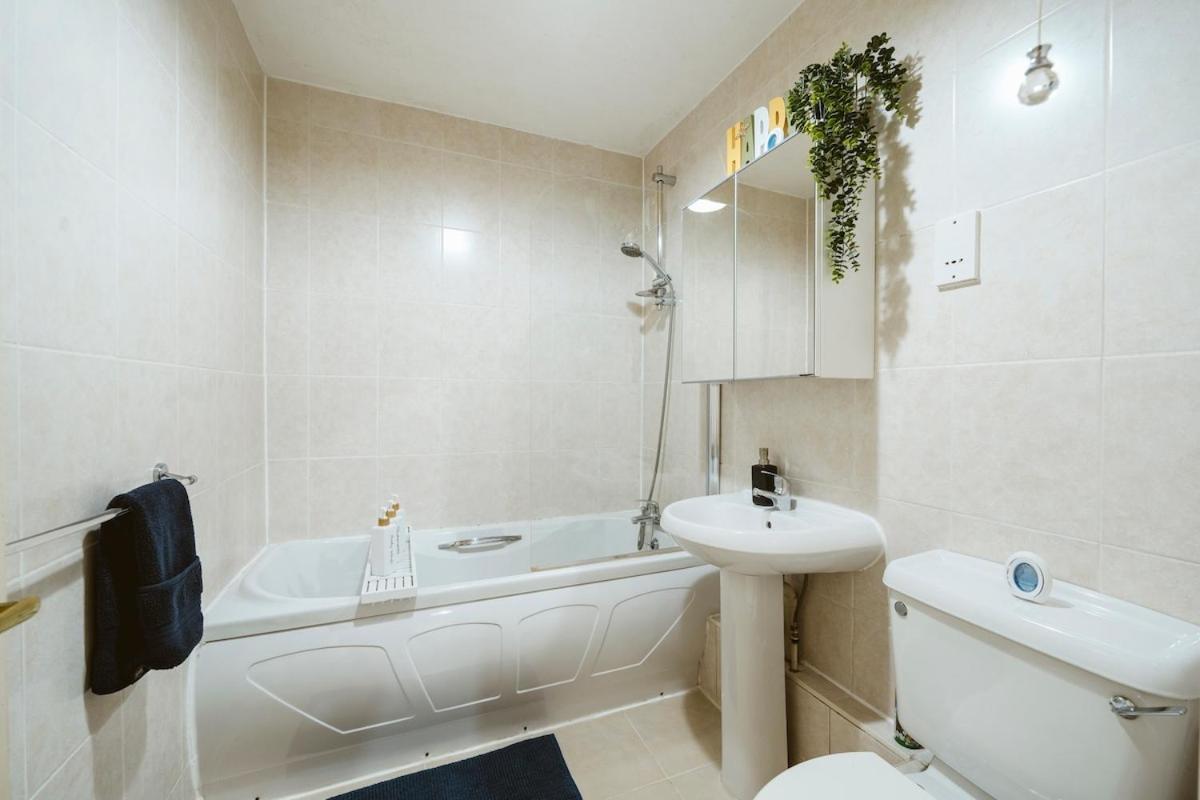 Cosy 2 Bdr Flat 5 Min To Excel Free Car Parking * London