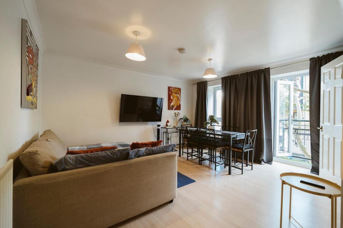 Cosy 2 Bdr Flat 5 Min To Excel Free Car Parking Apartment London