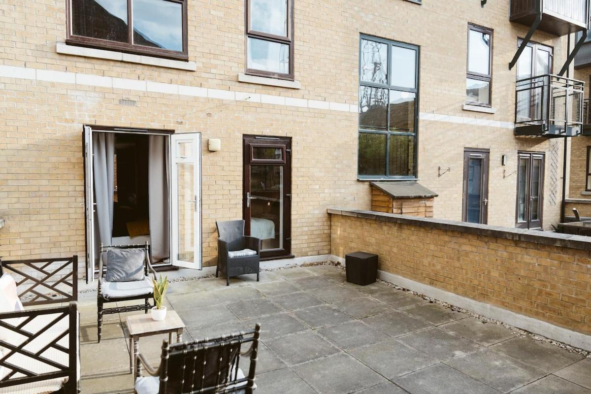 Cosy 2 Bdr Flat 5 Min To Excel Free Car Parking London