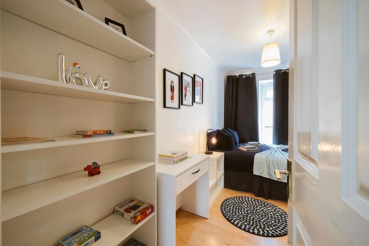 Cosy 2 Bdr Flat 5 Min To Excel Free Car Parking Apartment London