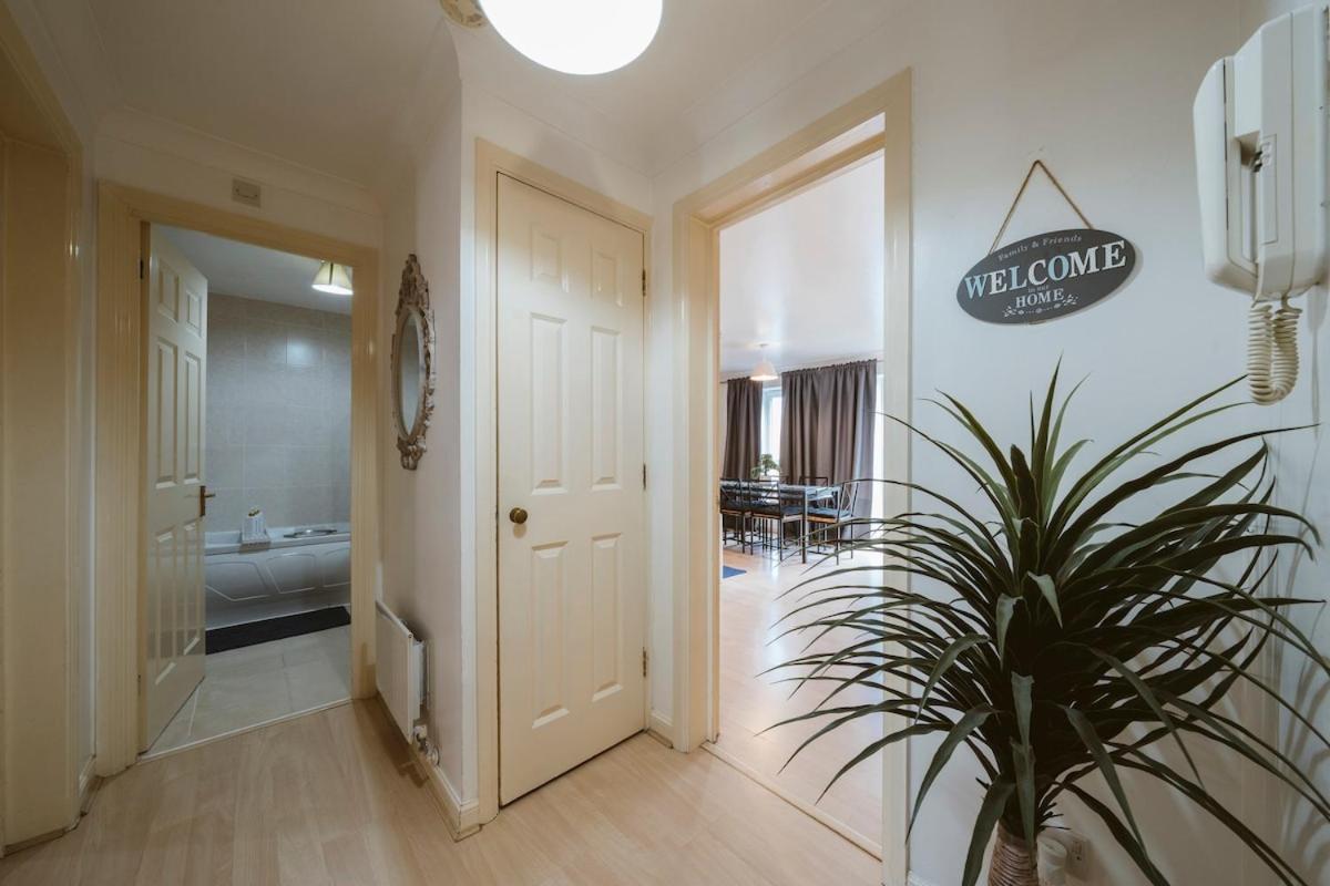 Cosy 2 Bdr Flat 5 Min To Excel Free Car Parking Apartment