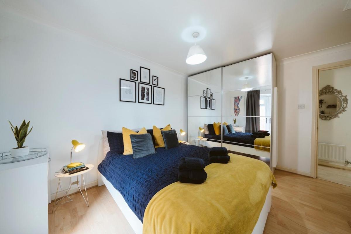 Cosy 2 Bdr Flat 5 Min To Excel Free Car Parking Apartment London