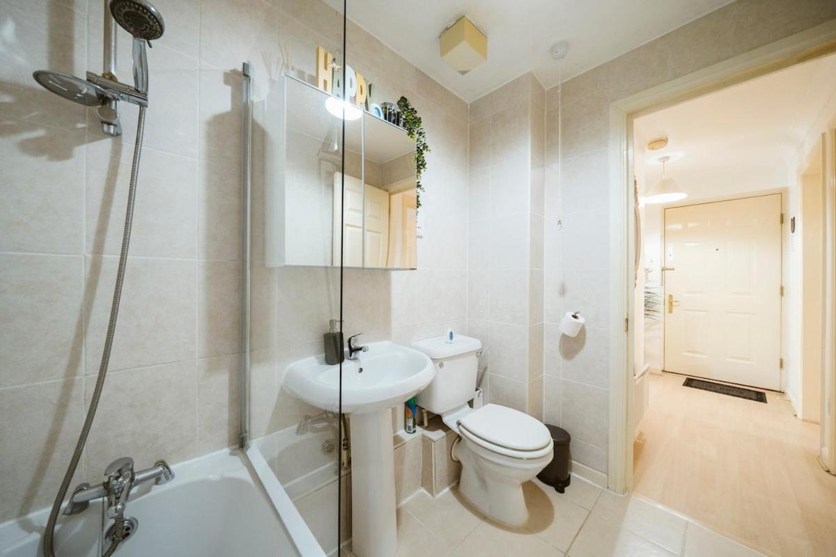 Cosy 2 Bdr Flat 5 Min To Excel Free Car Parking * London