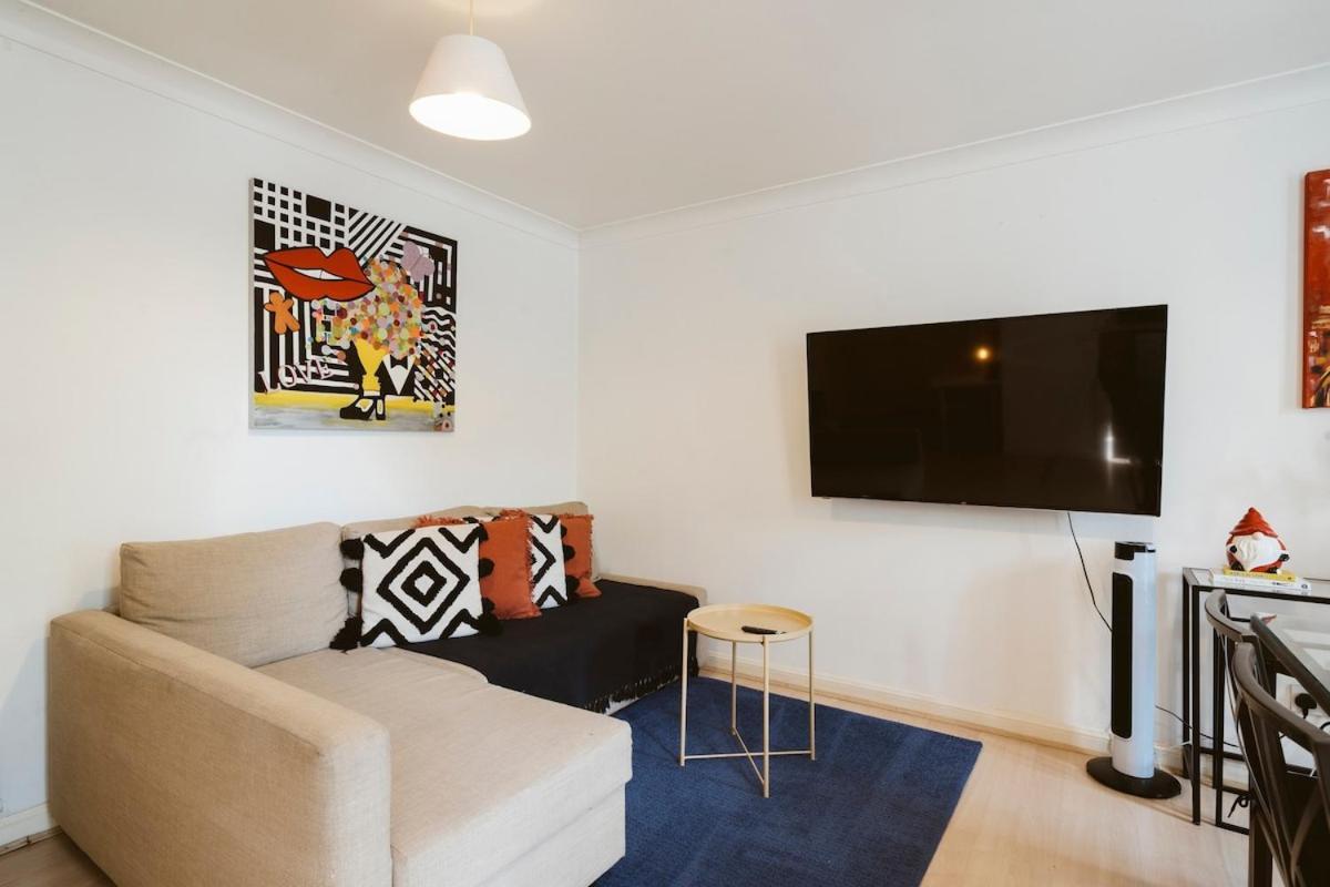 Cosy 2 Bdr Flat 5 Min To Excel Free Car Parking Apartment