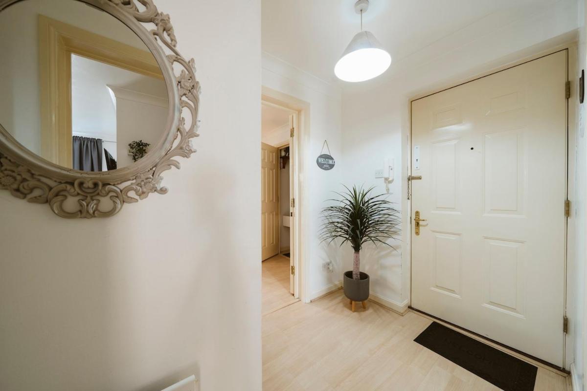Cosy 2 Bdr Flat 5 Min To Excel Free Car Parking Apartment *