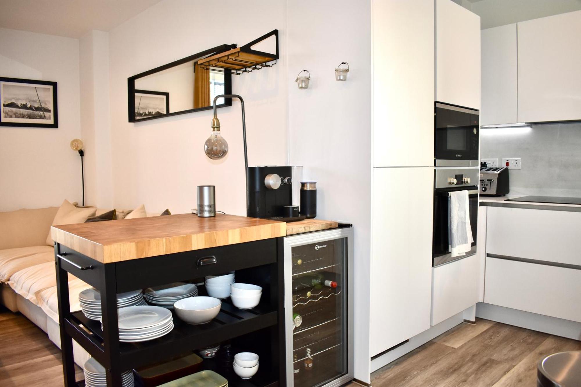Balcony High End 2-bed Flat In Camberwell For 6 Long Term London