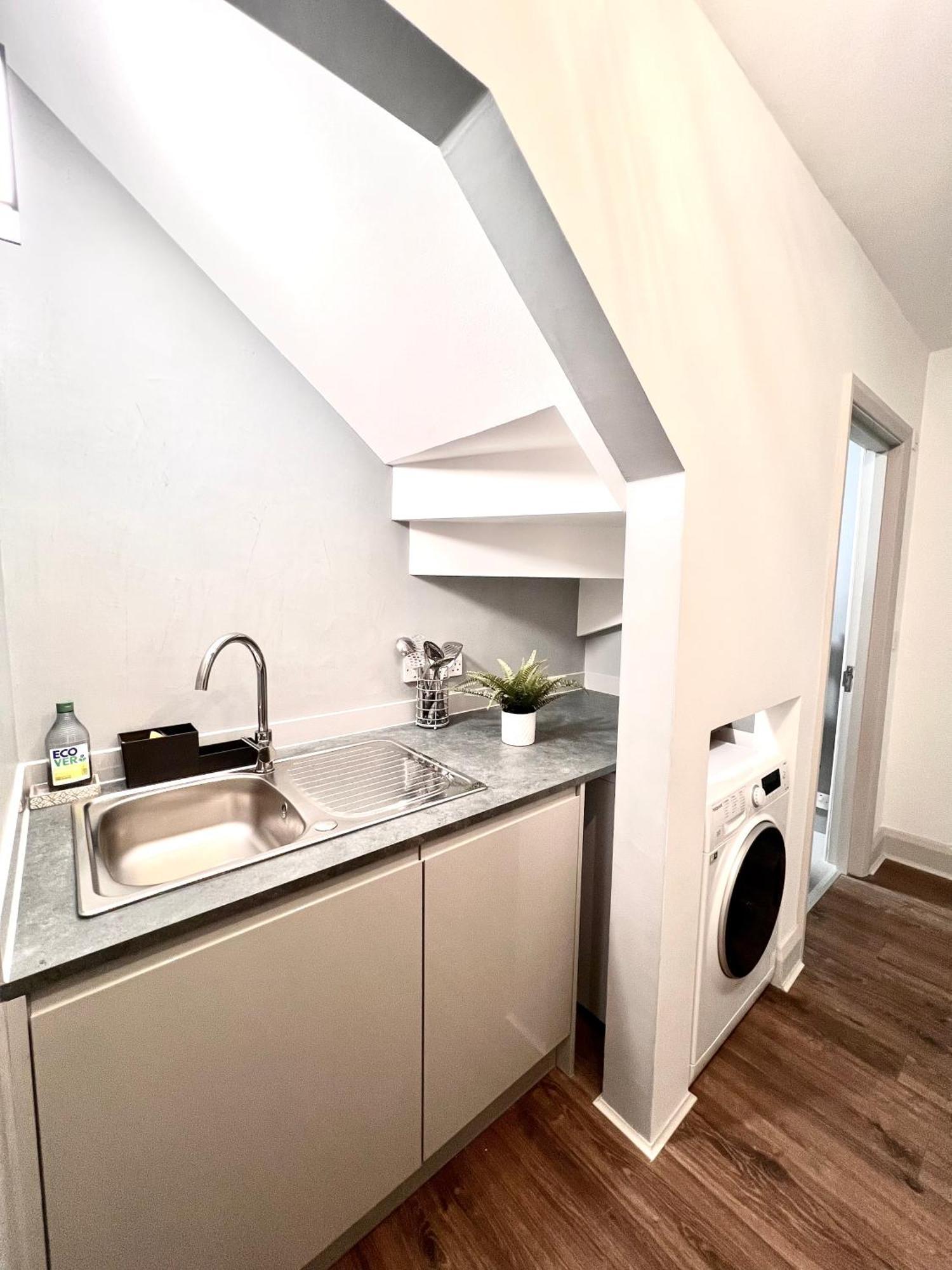 Fully Refurbed 2025 1 Minute To Old Street Station * London
