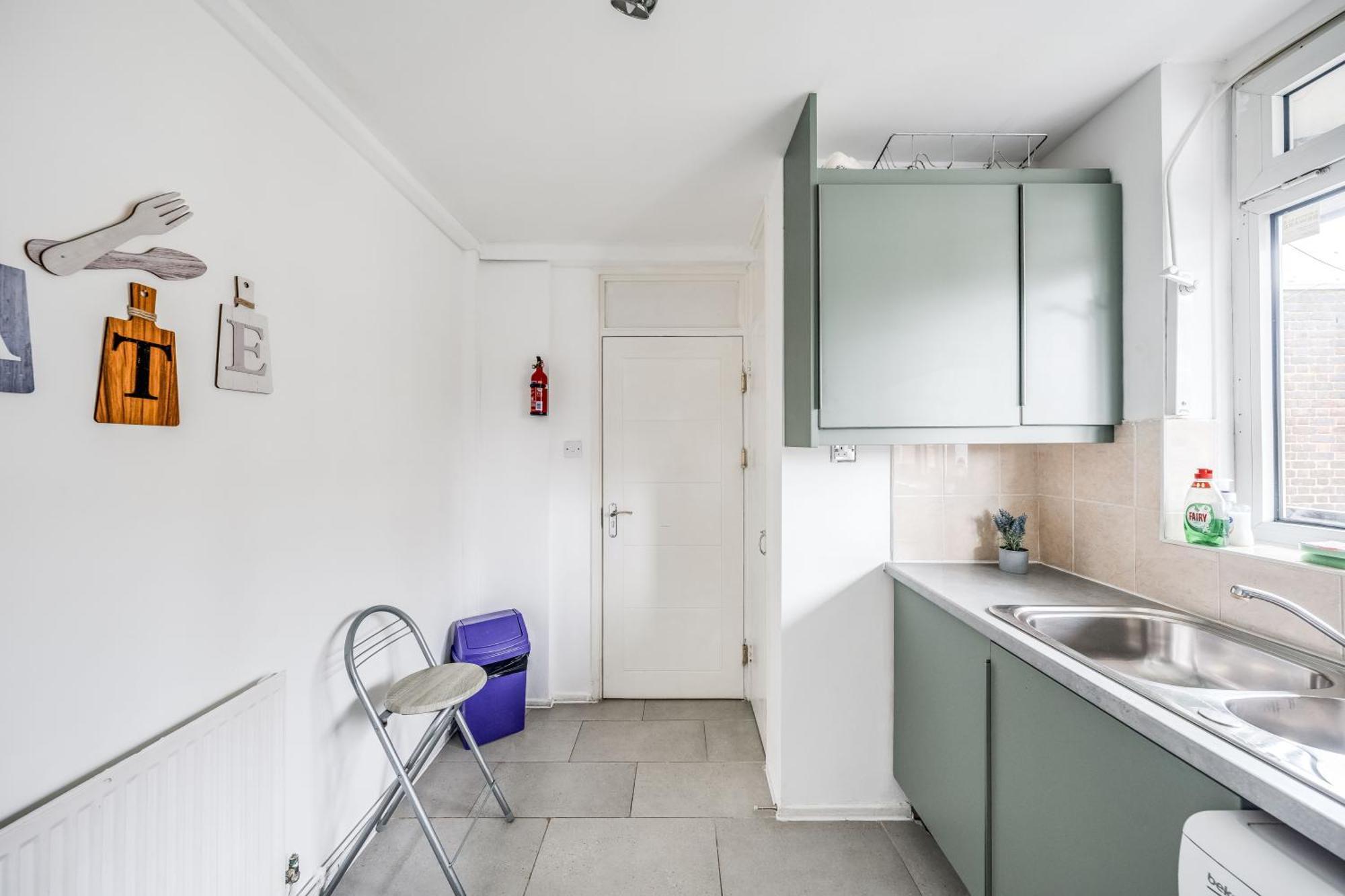 Leo's Place In Mile End 2 Double Beds, 1 Bunk Bed, Max 6, Spacious, Ideal For Families Apartment