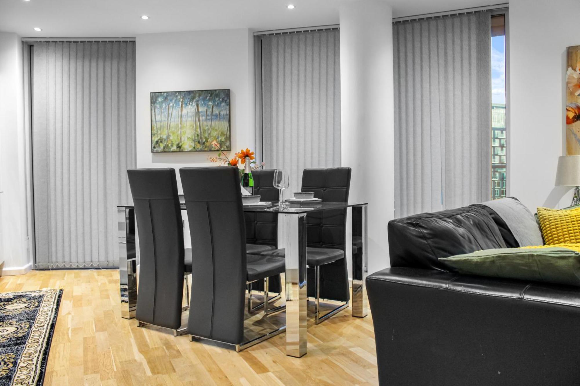 5 Minutes To Station, River Views, Balcony, Gym Appartement