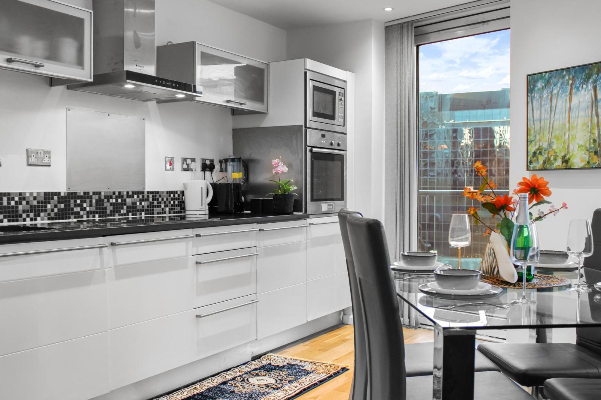5 Minutes To Station, River Views, Balcony, Gym Appartement *