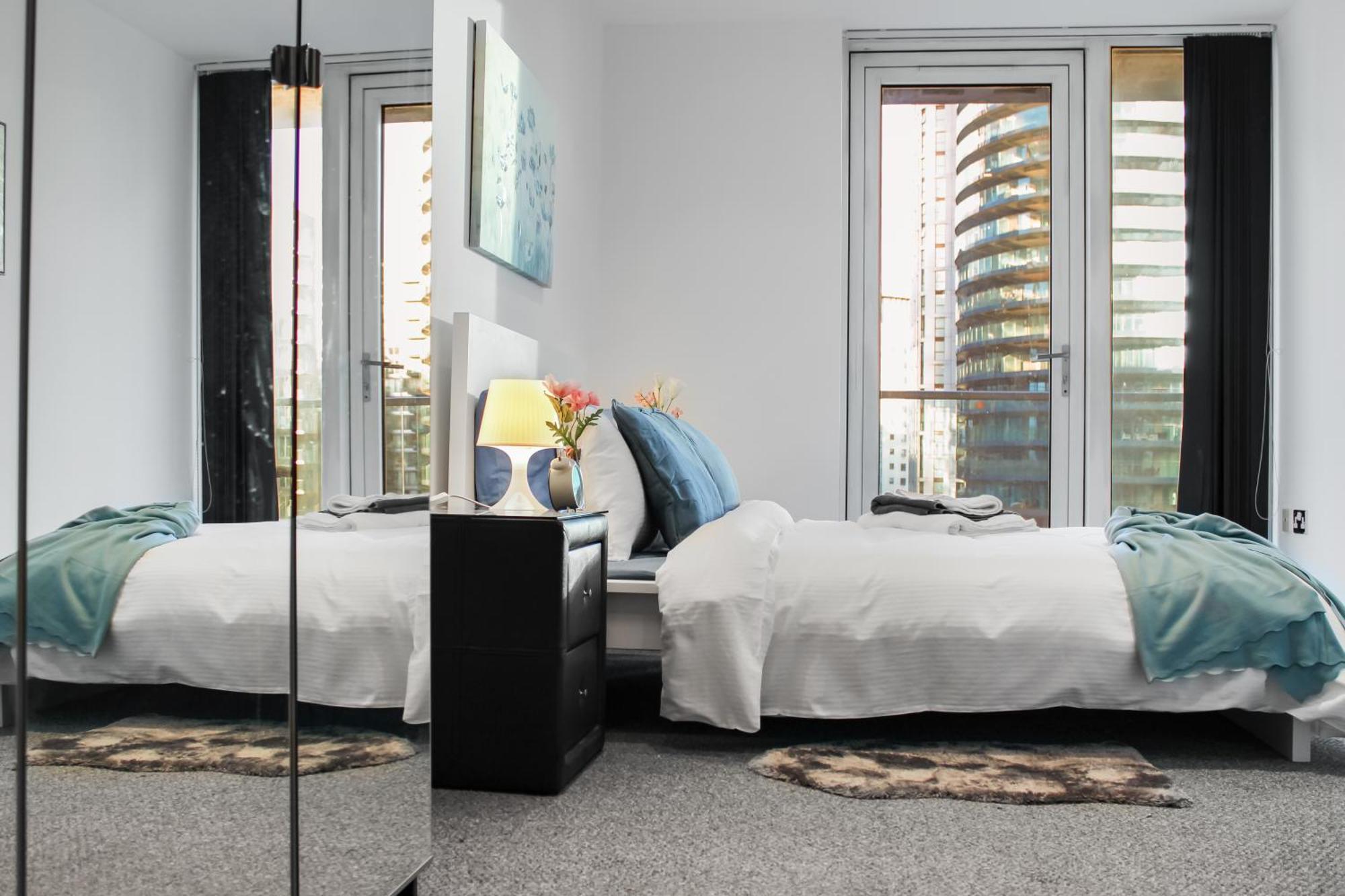 5 Minutes To Station, River Views, Balcony, Gym Appartement