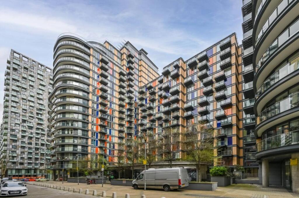 Appartement 5 Minutes To Station, River Views, Balcony, Gym *