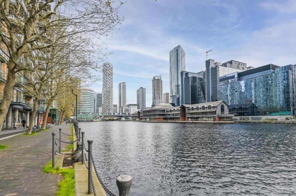 Appartement 5 Minutes To Station, River Views, Balcony, Gym