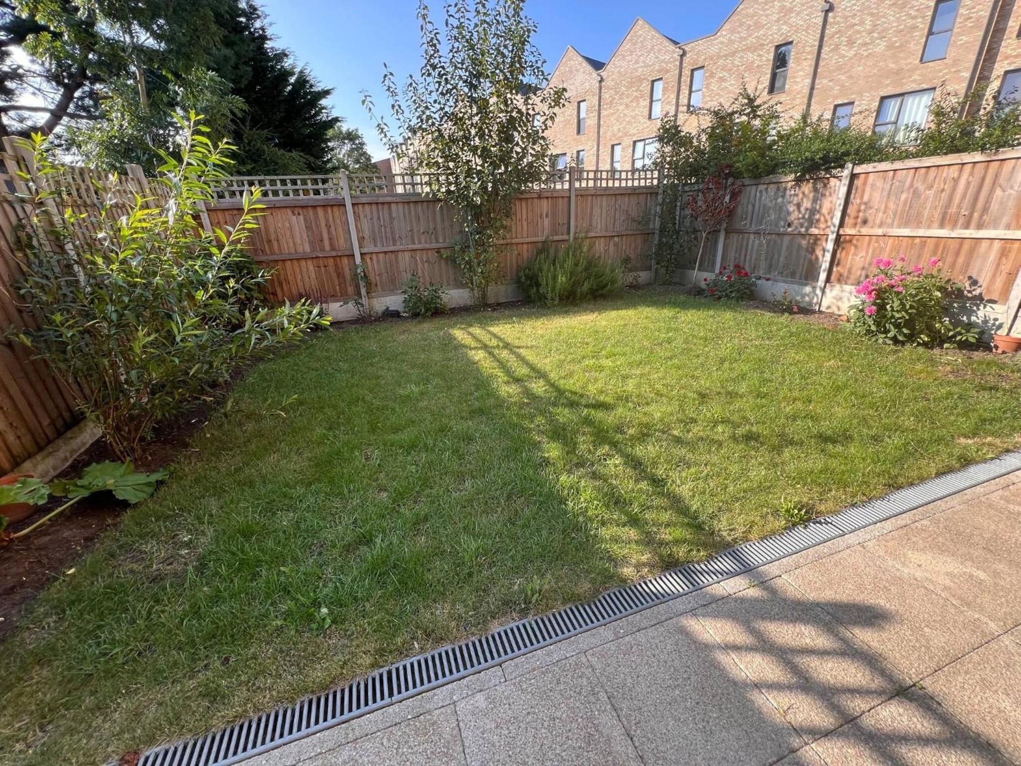 Stylish 3-bed Townhouse With 3 Baths In Southgate London