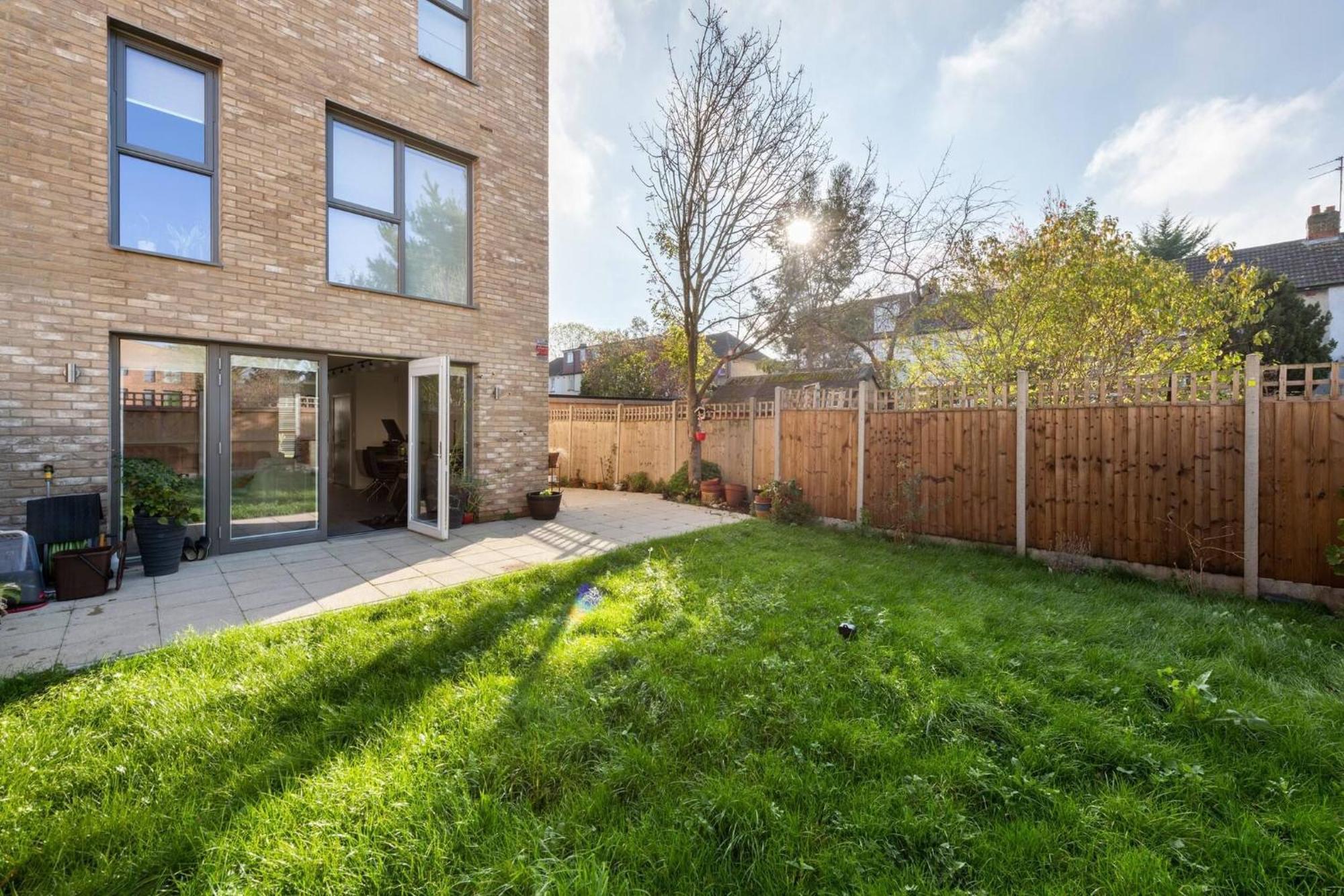 Apartment Stylish 3-bed Townhouse With 3 Baths In Southgate