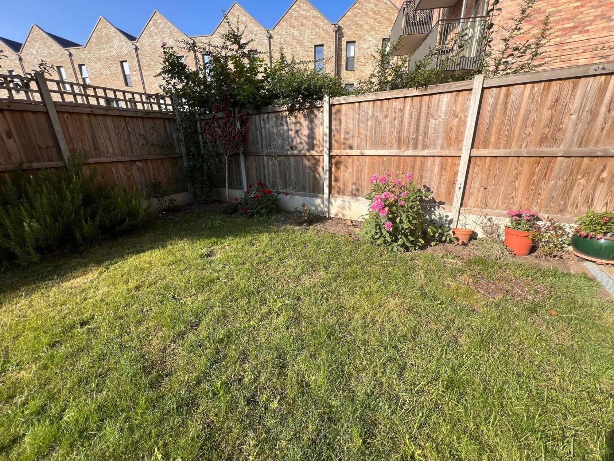 Stylish 3-bed Townhouse With 3 Baths In Southgate Apartment London