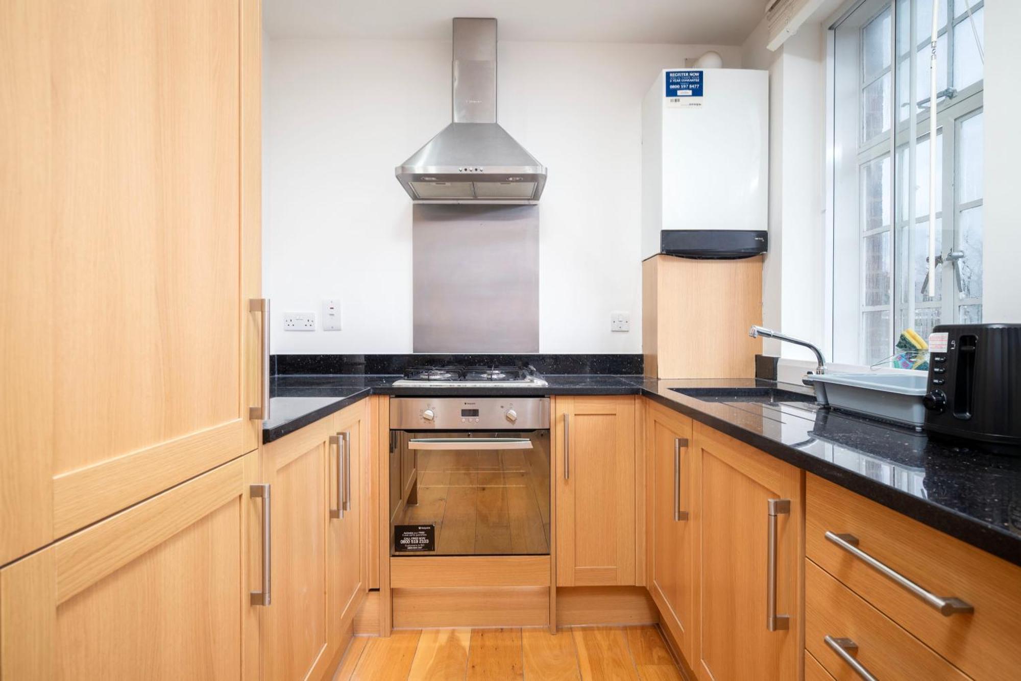 Family Friendly 2 Bed Apartment In Heart Of Stockwell, Free Wifi 12 Mins To Buckingham Palace & Kings Cross *