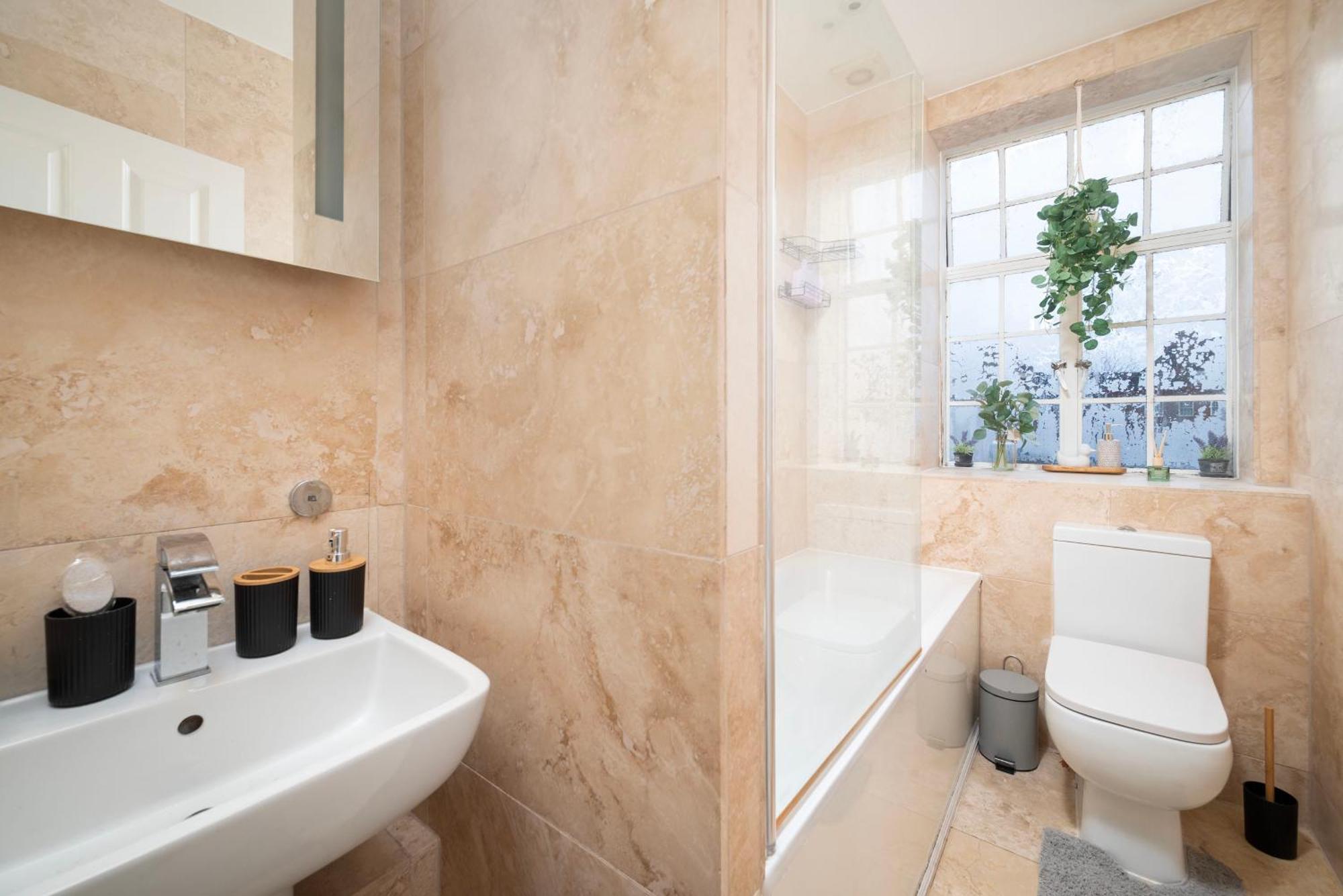 Apartment Family Friendly 2 Bed Apartment In Heart Of Stockwell, Free Wifi 12 Mins To Buckingham Palace & Kings Cross *