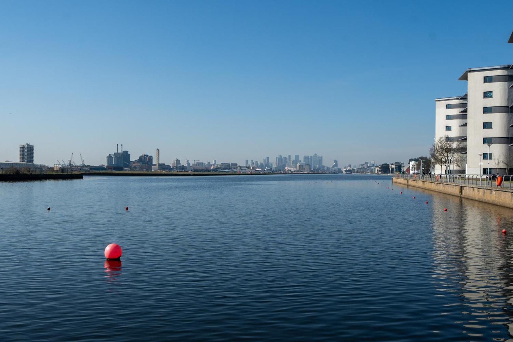 Leilighet Chic Lakeside W Free Parking Near Excel *