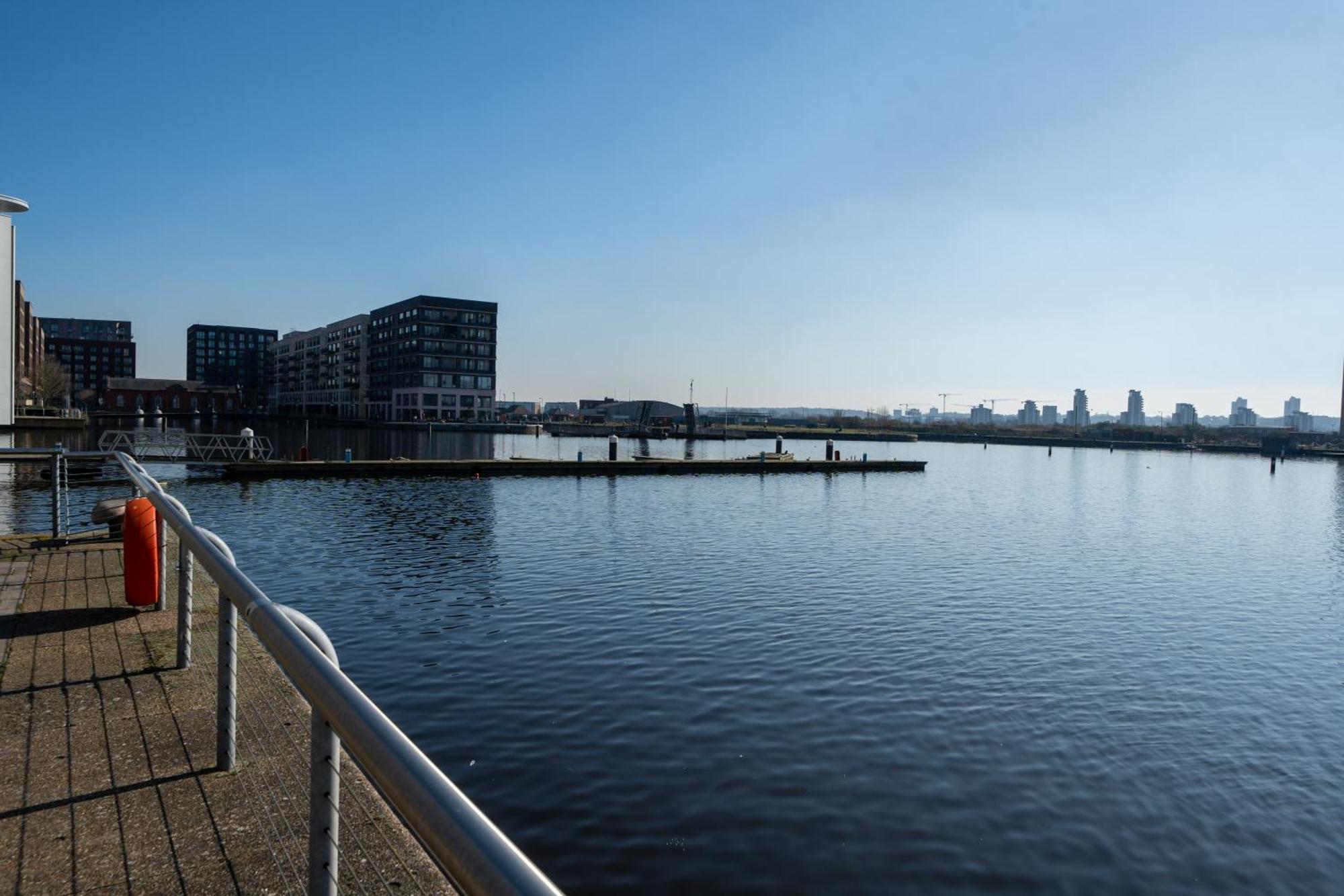 Chic Lakeside W Free Parking Near Excel Leilighet *