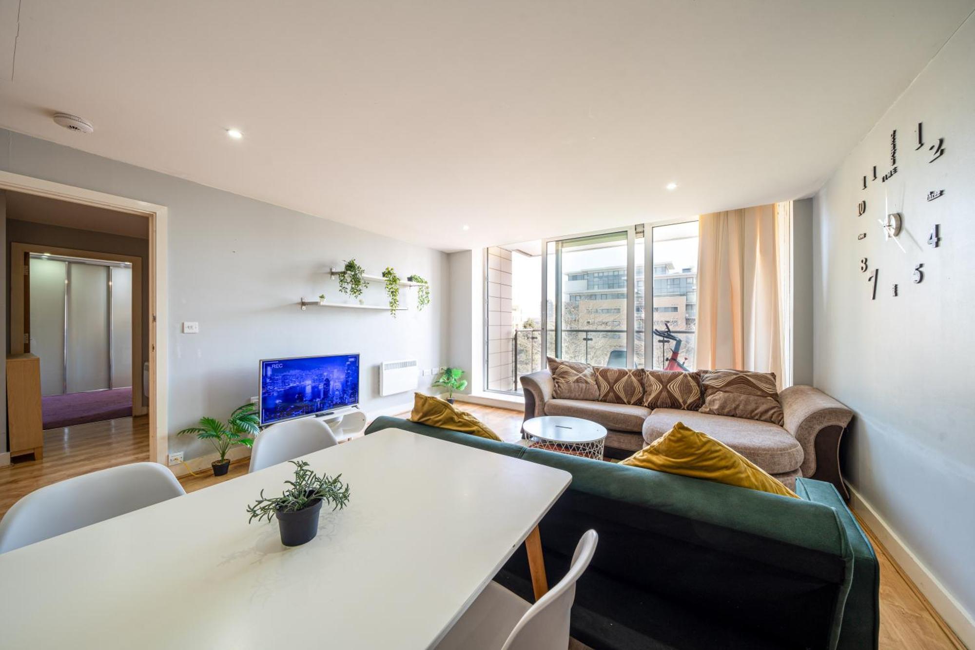 Chic Lakeside W Free Parking Near Excel Leilighet London
