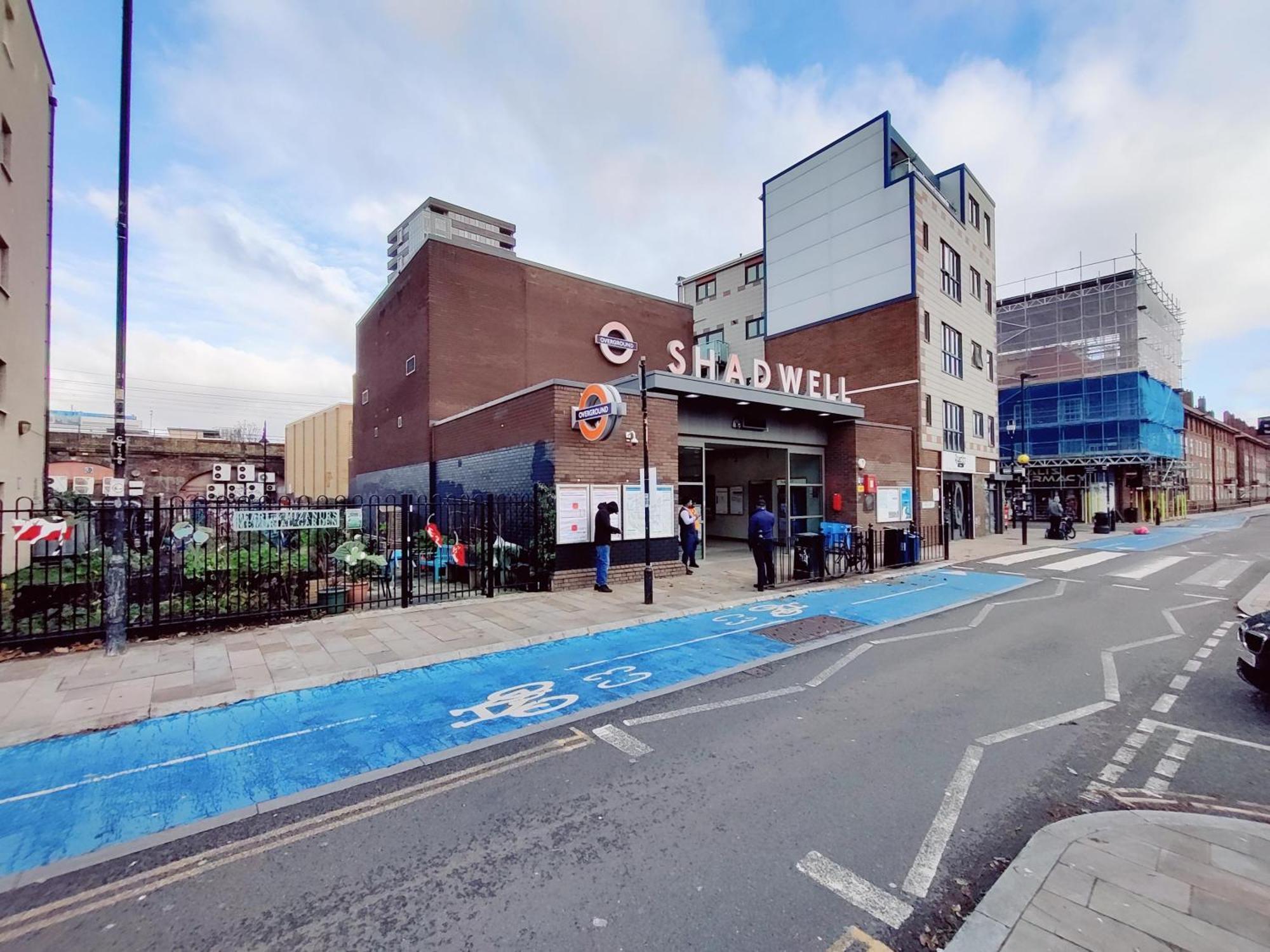 Spacious 3 Bedroom Whitechapel - 9 Mins From Tower Bridge With Free Parking & Garden Semesterbostad London