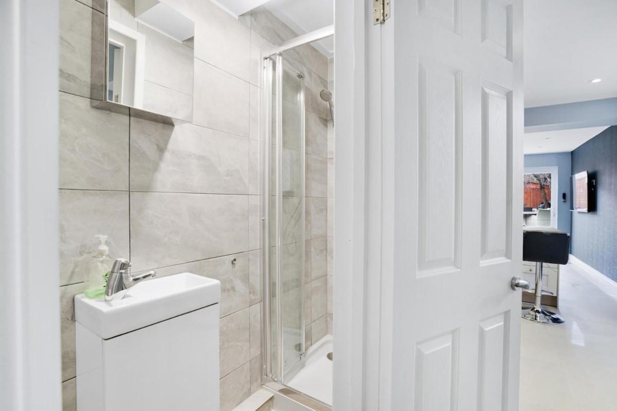 7 Bedroom, 3 Bathrooms, Garden, 20 Mins To Centre Appartement *