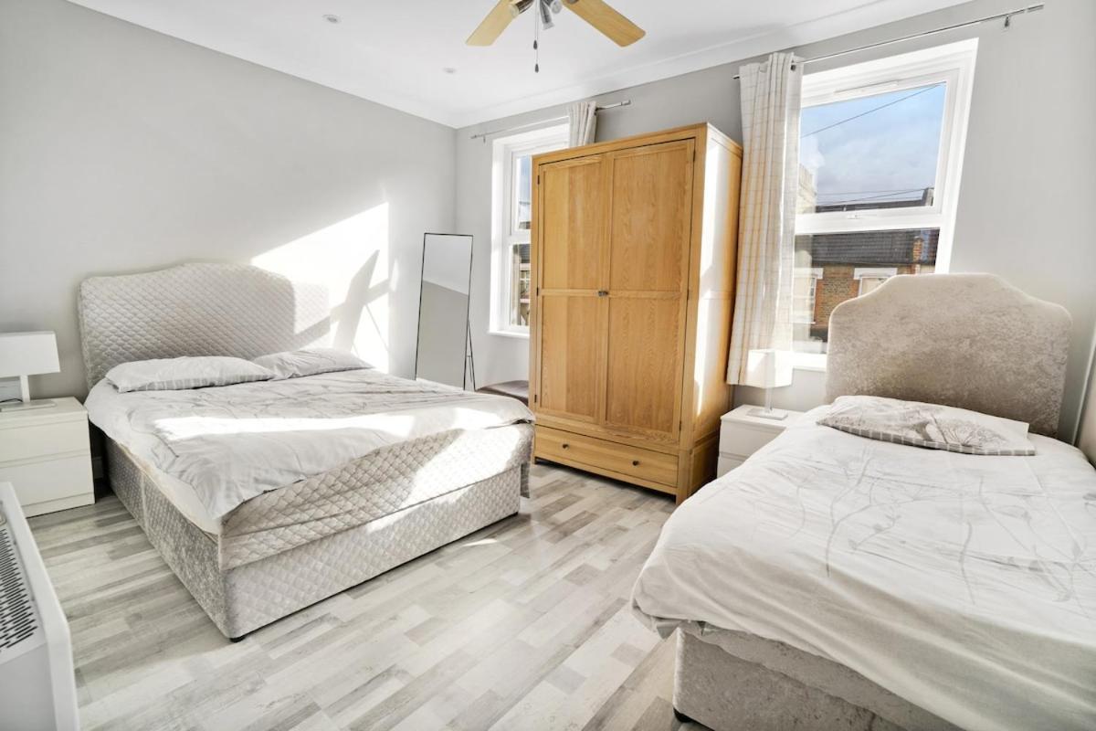 7 Bedroom, 3 Bathrooms, Garden, 20 Mins To Centre Appartement