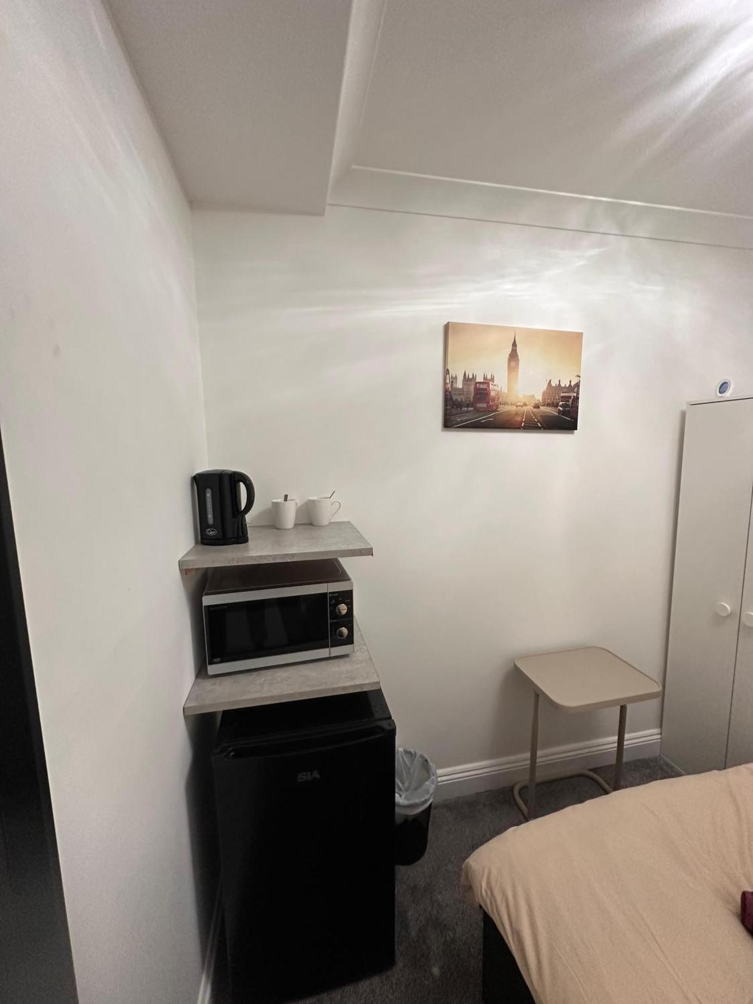 Borough 5 Min Walk * London
