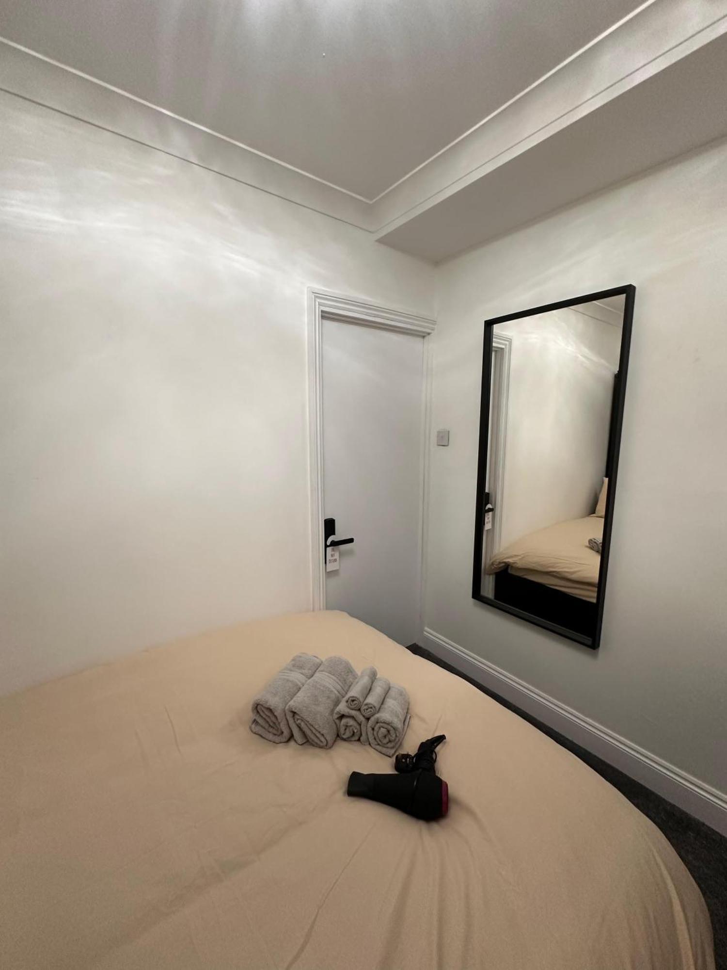 Borough 5 Min Walk * London