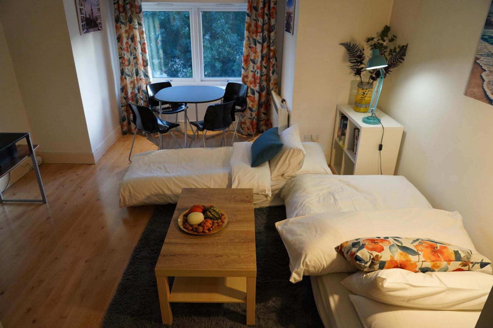 The Cosy Bay Near Tower Bridge * Londra