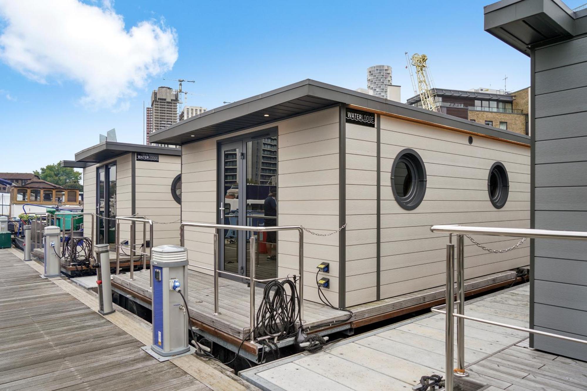 Unique Water In - Sleeps 6 Botel Londen