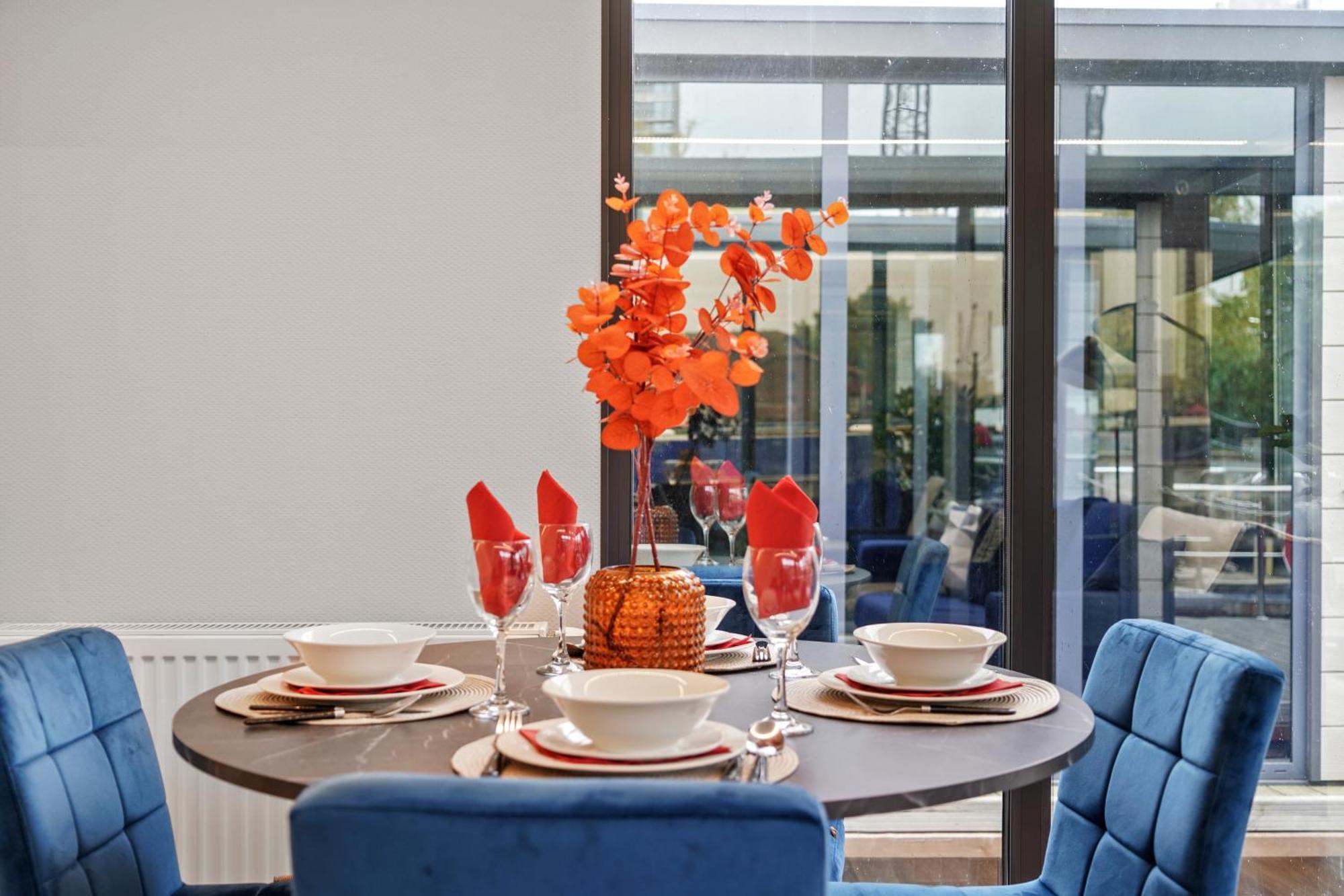 Unique Water In - Sleeps 6 Londen