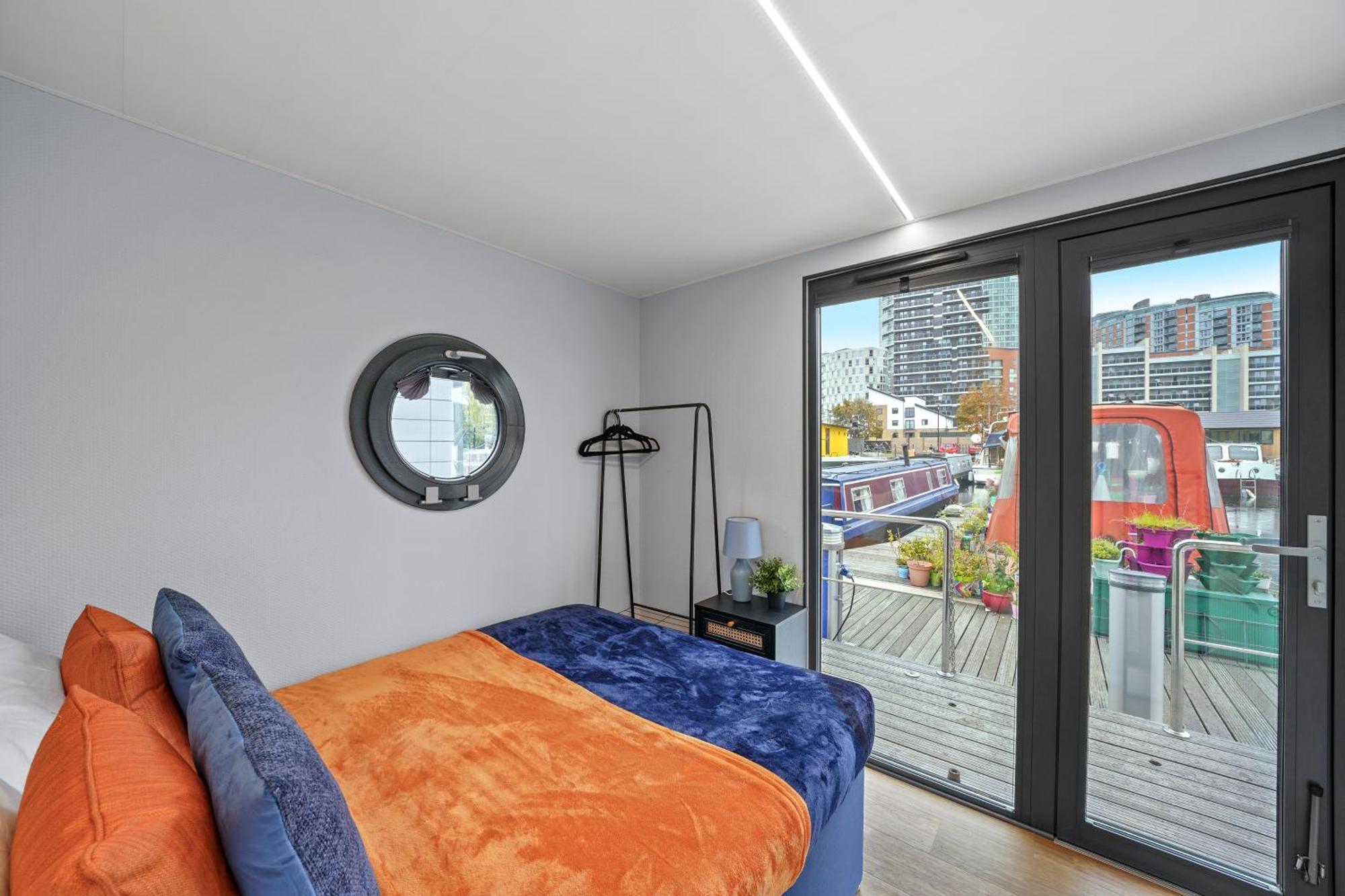 Unique Water In - Sleeps 6 Botel Londen