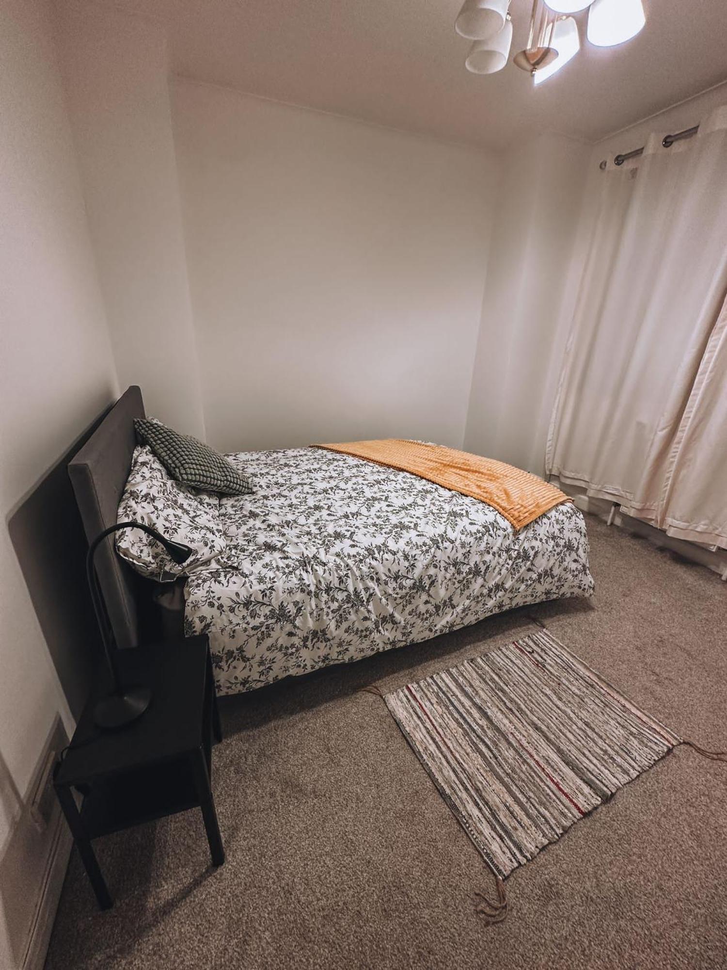Cosy 2 Bedroom In Swiss Cottage. Lägenhet