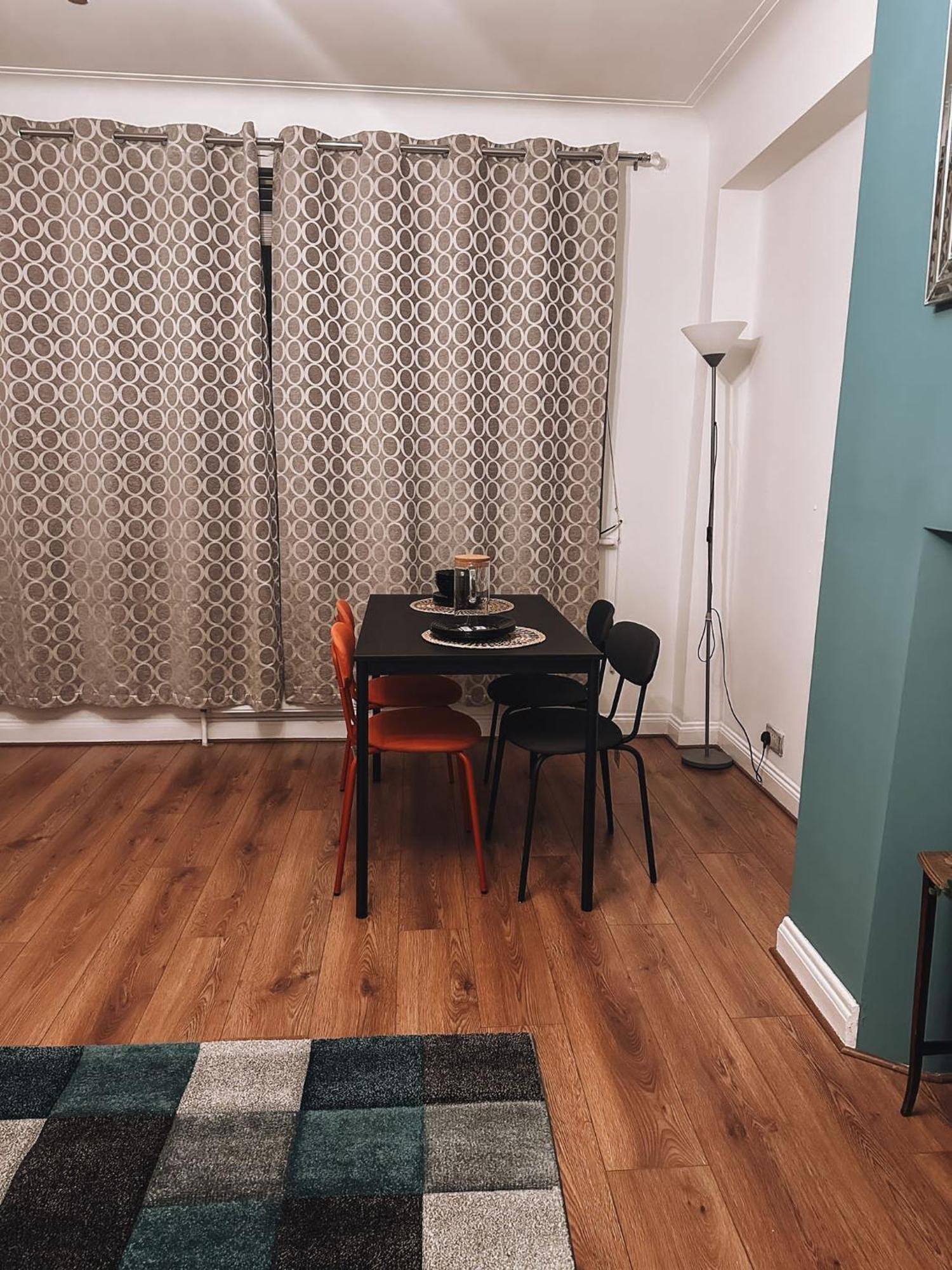 Lägenhet Cosy 2 Bedroom In Swiss Cottage.