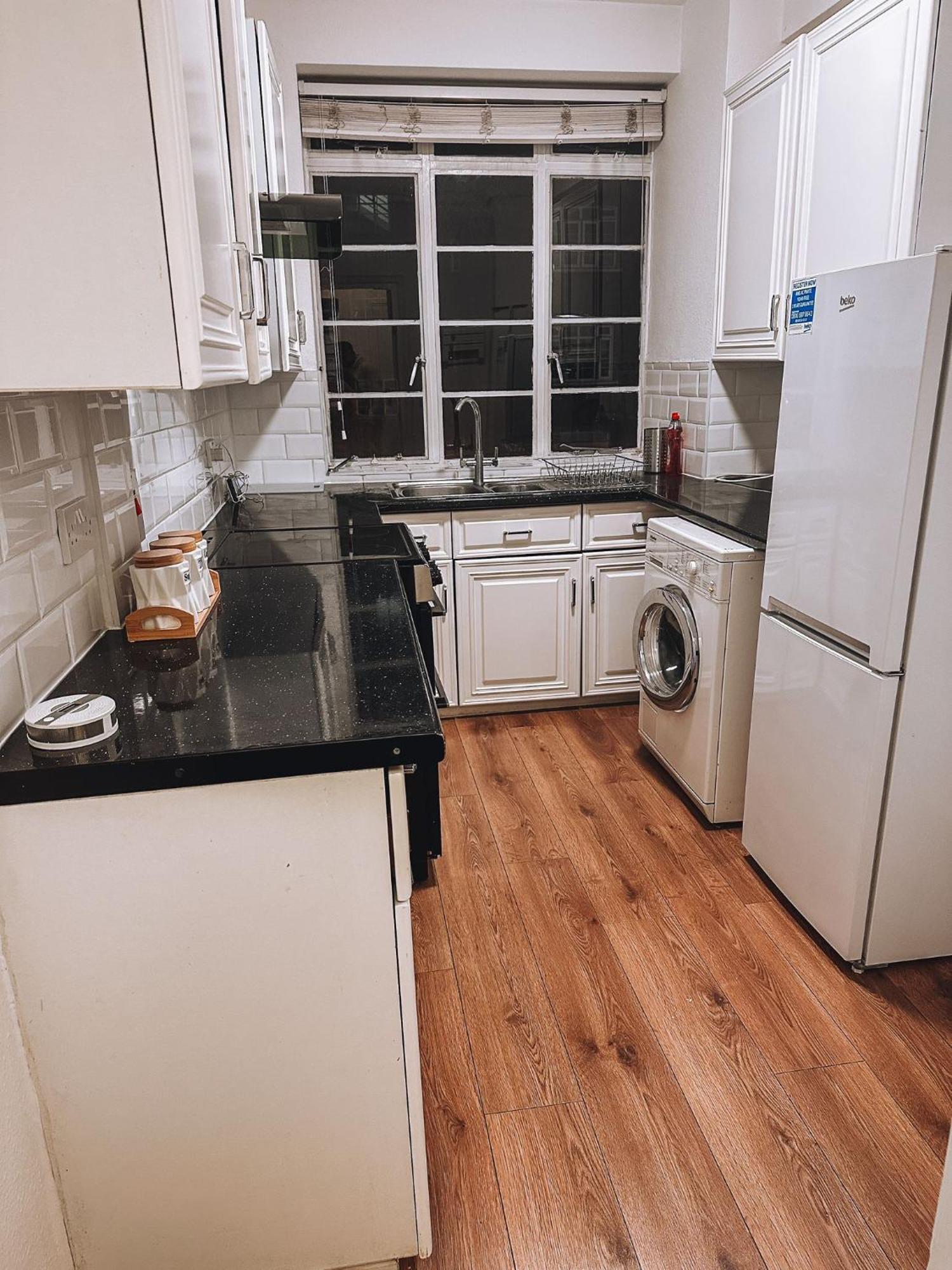 Lägenhet Cosy 2 Bedroom In Swiss Cottage.