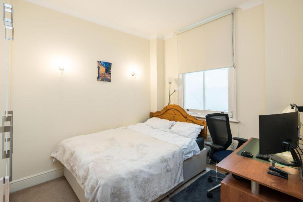 Leilighet Cosy High-ceiling Victorian Flat With Balcony - 2mins To Hyde Park, Kensington Palace, Nottinghill, High Street Kensington,2br 2baths London