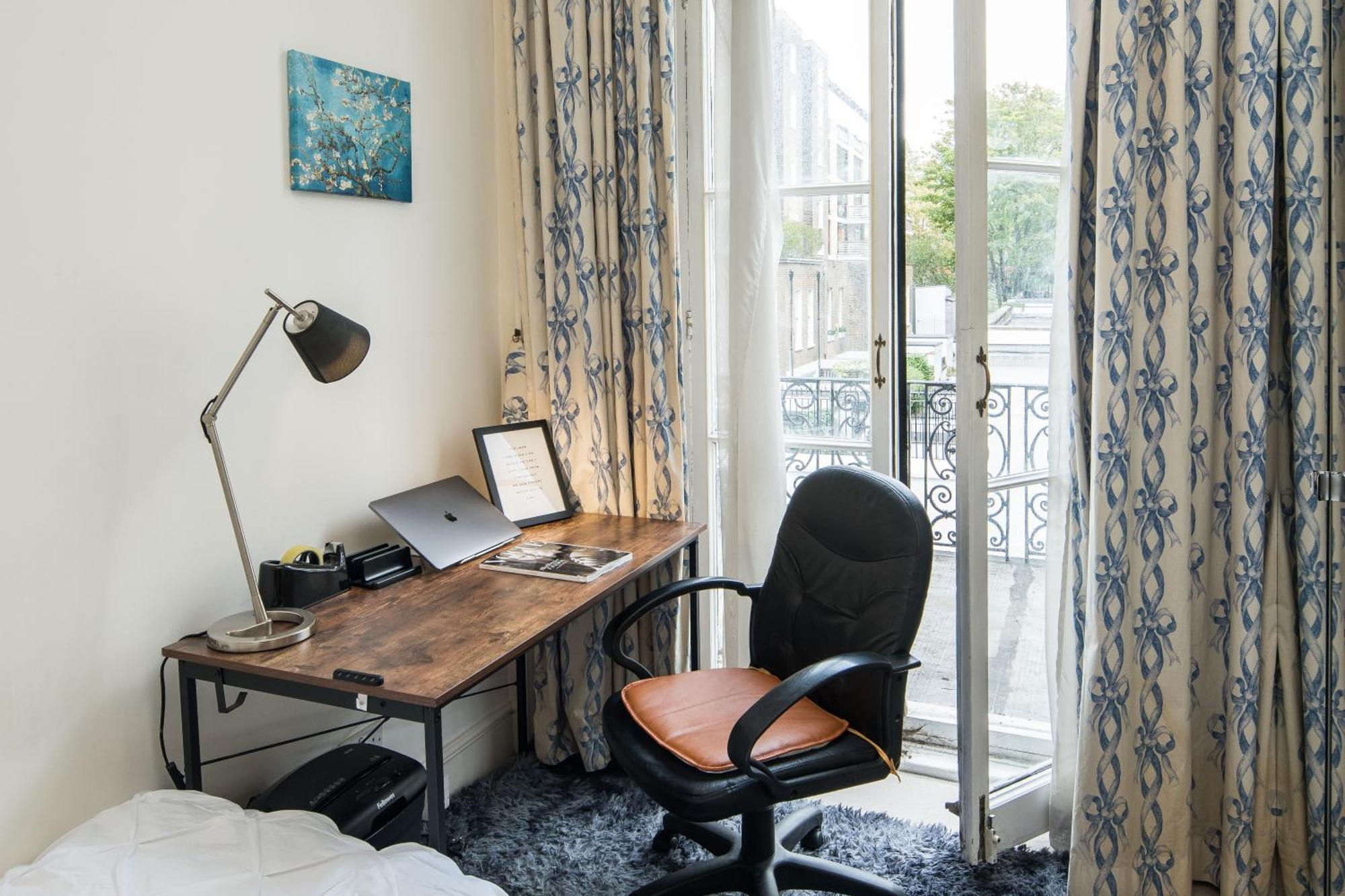 Cosy High-ceiling Victorian Flat With Balcony - 2mins To Hyde Park, Kensington Palace, Nottinghill, High Street Kensington,2br 2baths Leilighet