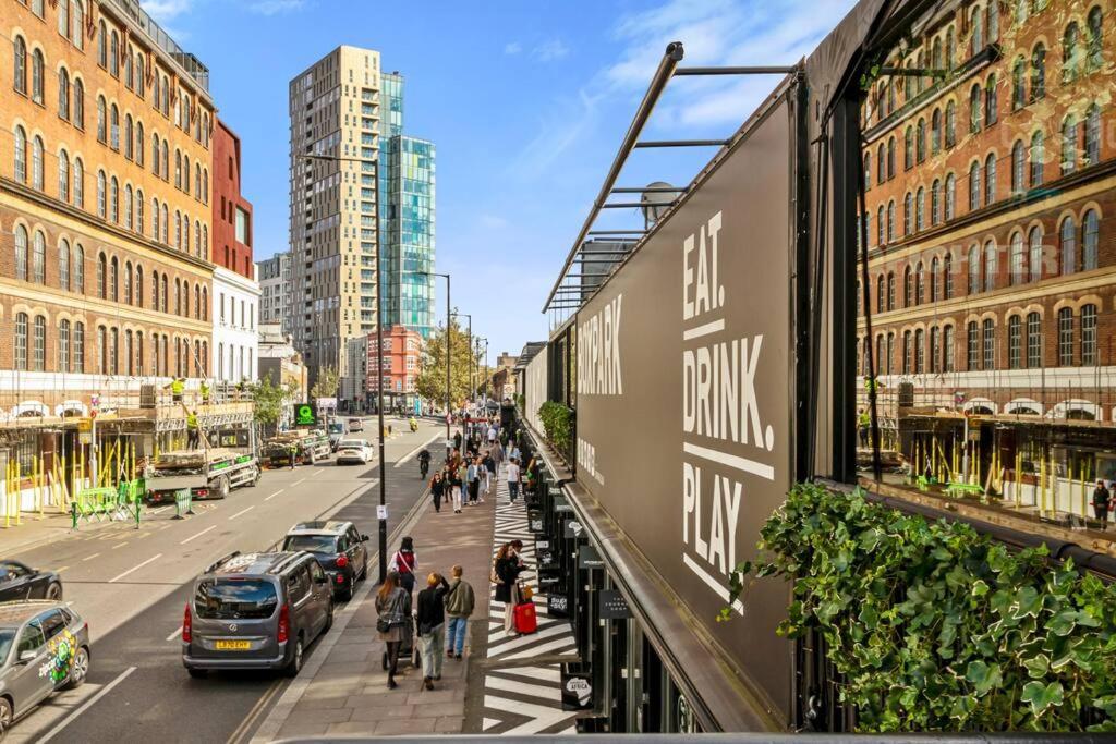 In Shoreditch/ Old St Londra