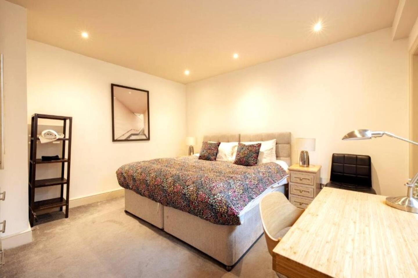 Niru Experience Hidden Gem In Chelsea 2bd 2ba Apartment