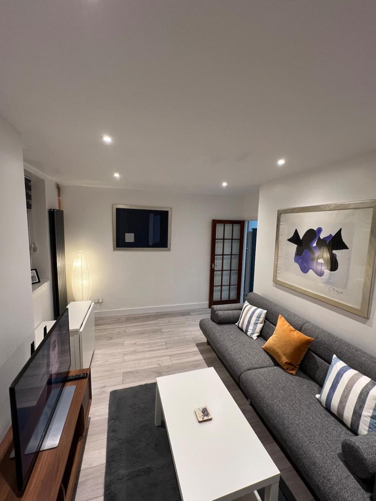 Amazing Location 2 Bed Swiss Lejlighed London
