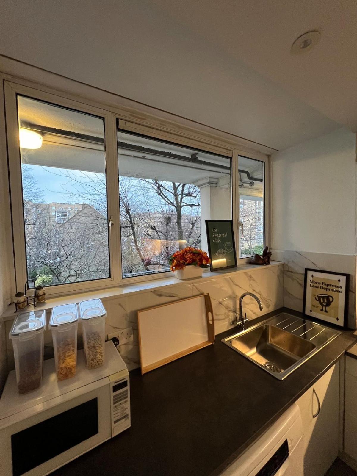 Amazing Location 2 Bed Swiss Lejlighed London