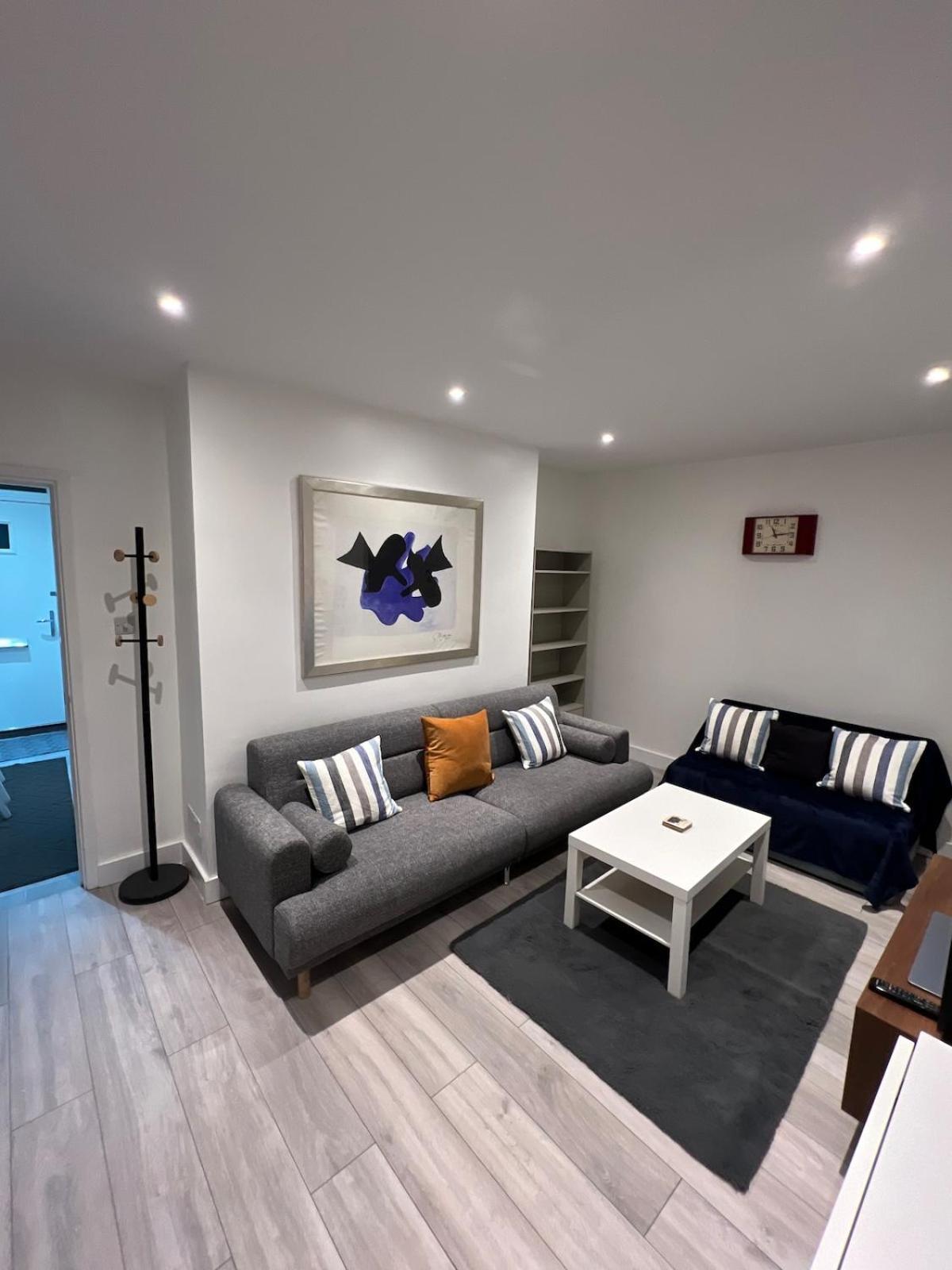 Amazing Location 2 Bed Swiss Lejlighed