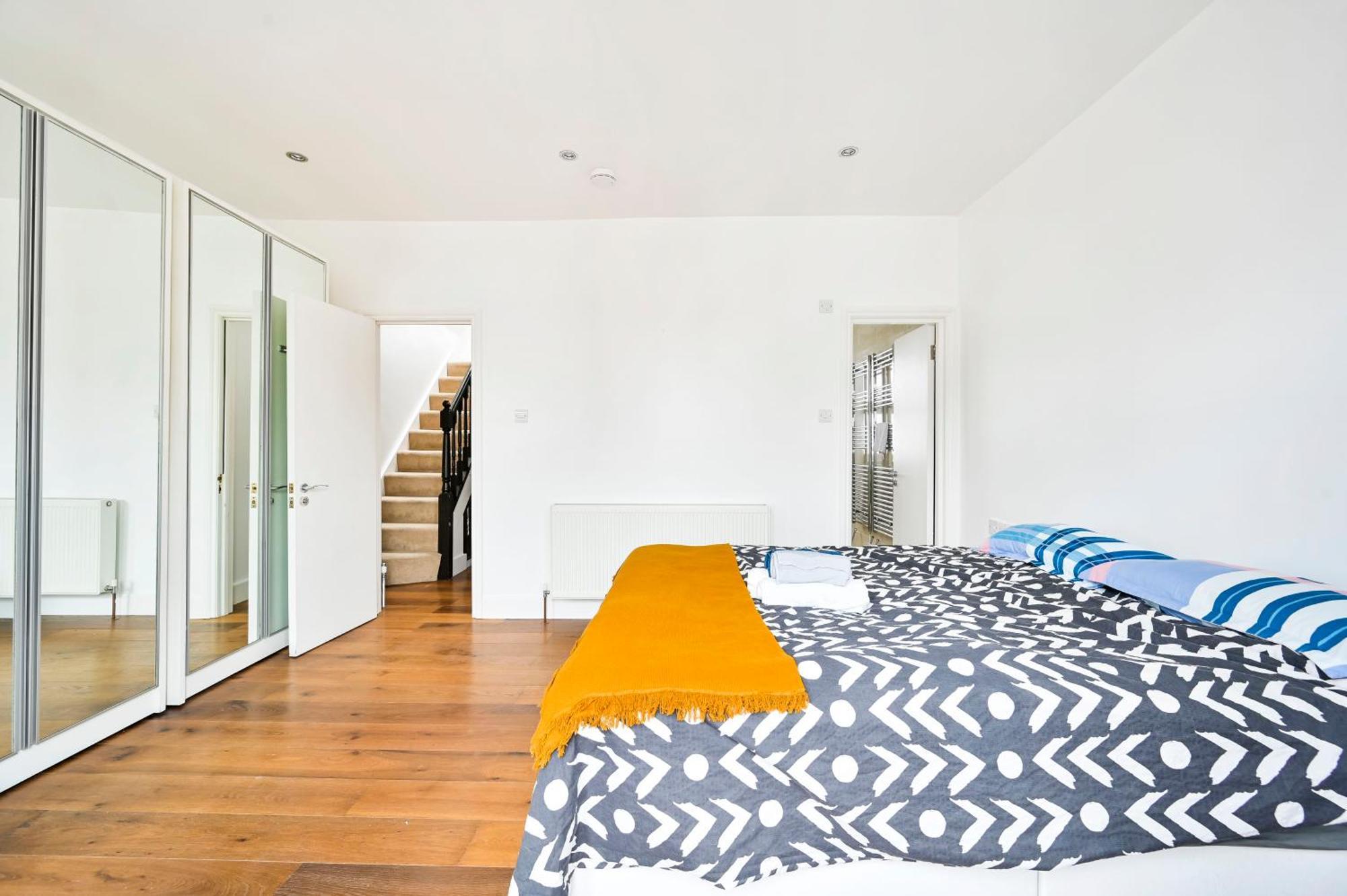 Lovely 4 Bedrooms Entire House In Hammersmith * Londra