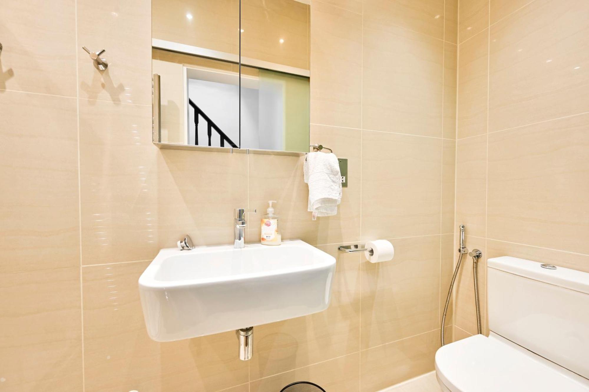 Lovely 4 Bedrooms Entire House In Hammersmith * Londra
