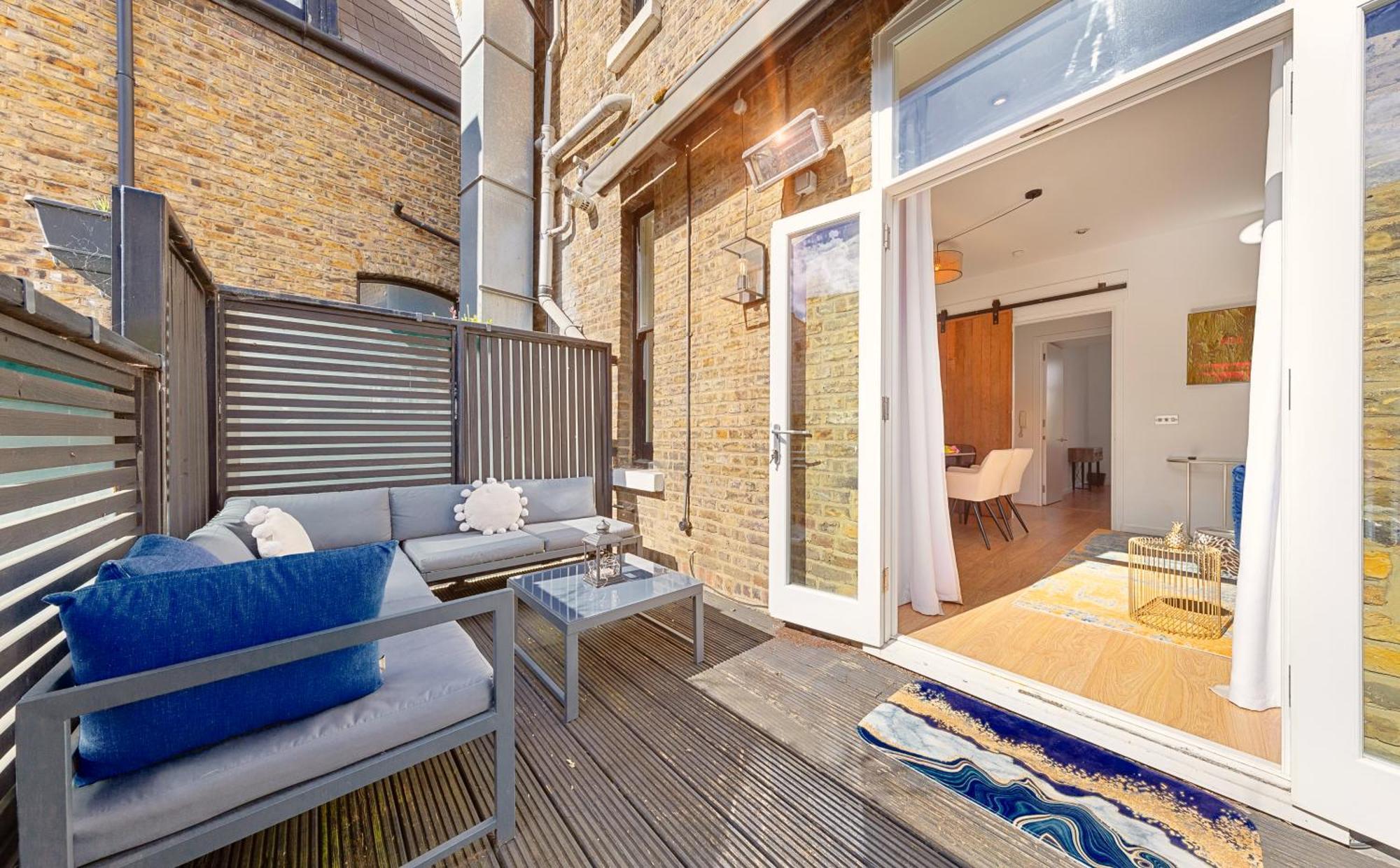 Designer Victorian Flat With Large Terrace * London