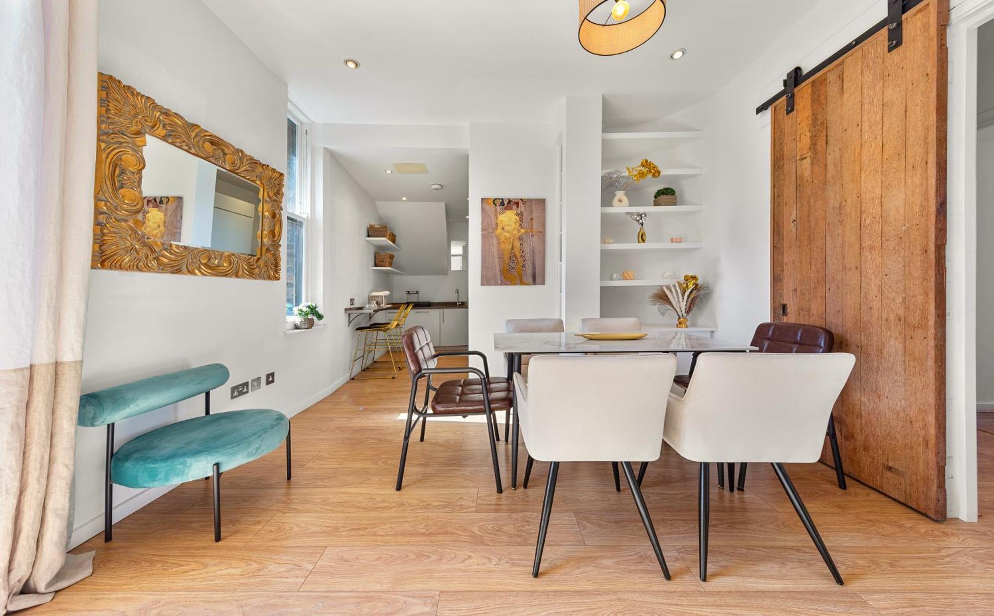 Designer Victorian Flat With Large Terrace Apartment