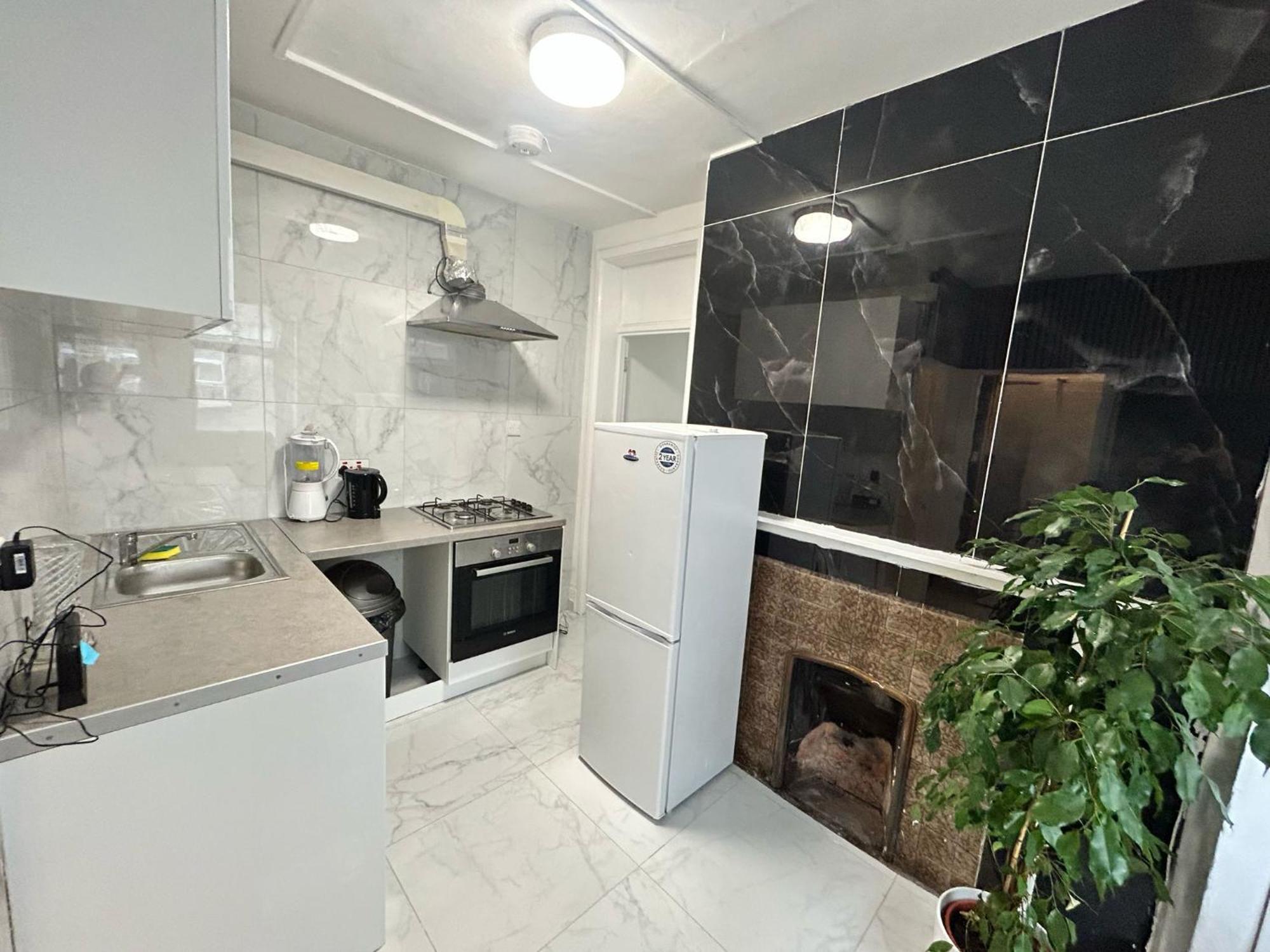 2 Bedroom Flat On First Floor Appartement