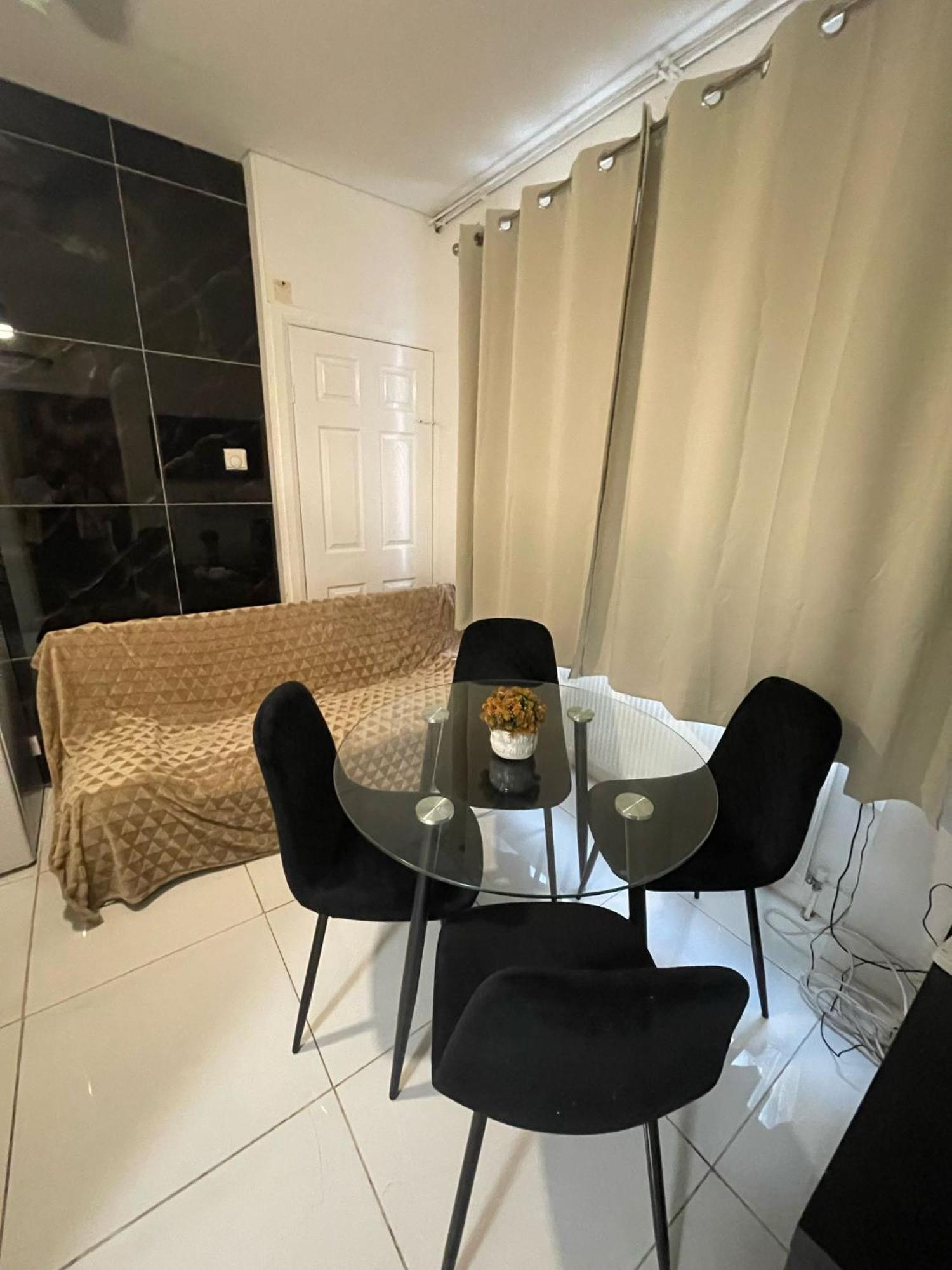 2 Bedroom Flat Ground Floor Lejlighed *